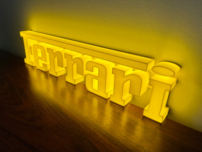 Insegna luminosa Ferrari scritta