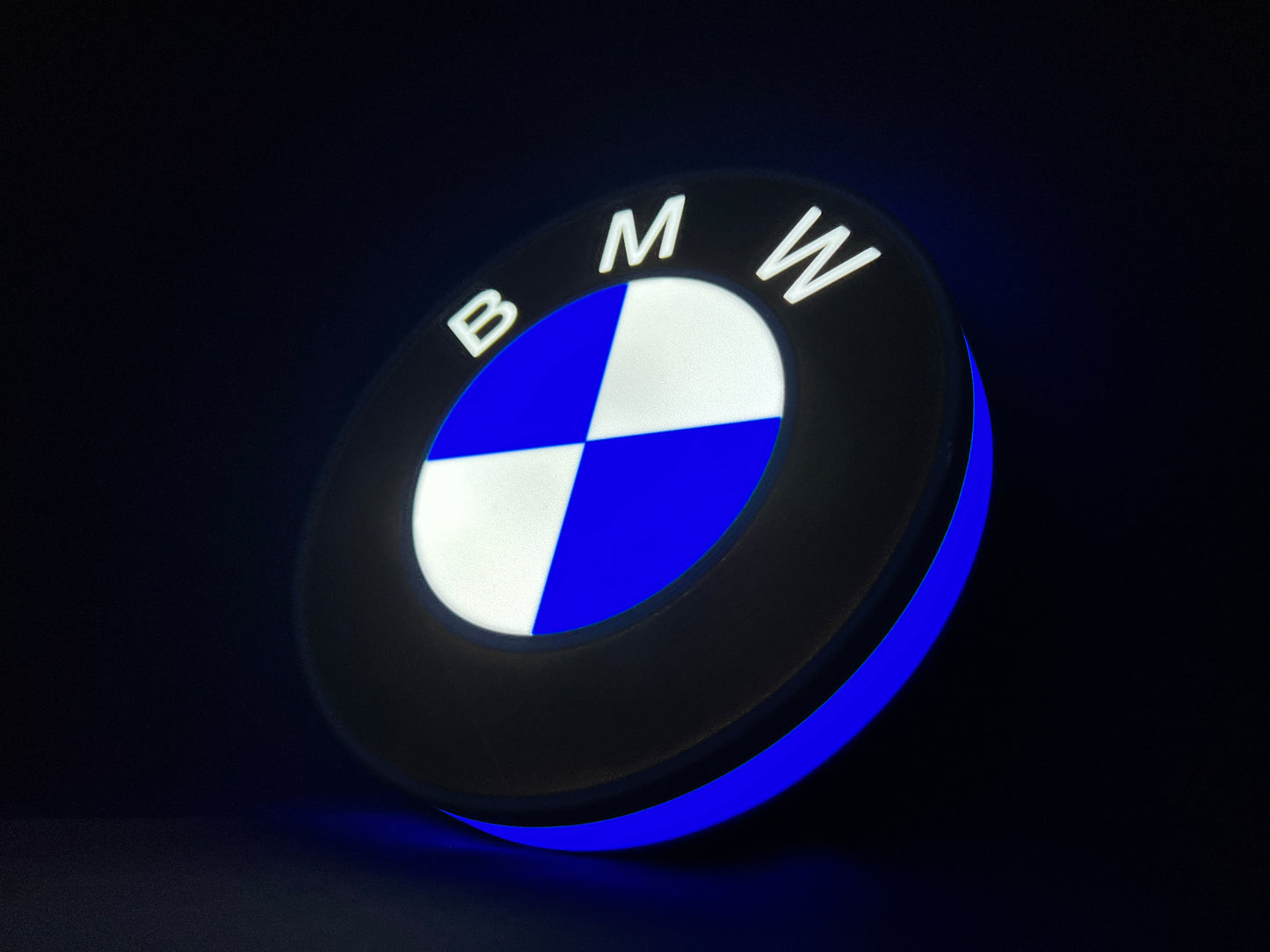 Insegna luminosa BMW