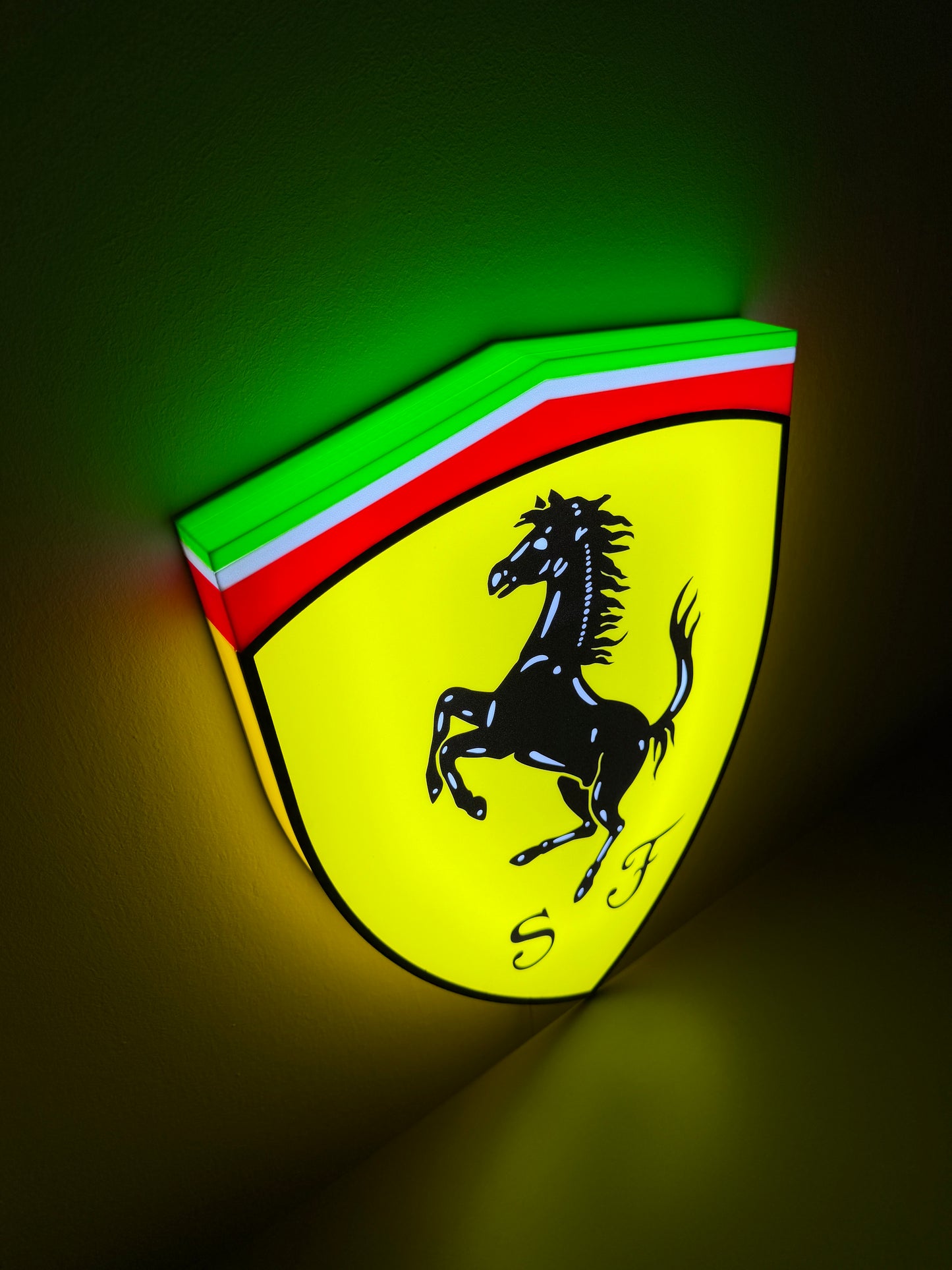 Insegna luminosa Ferrari scudetto