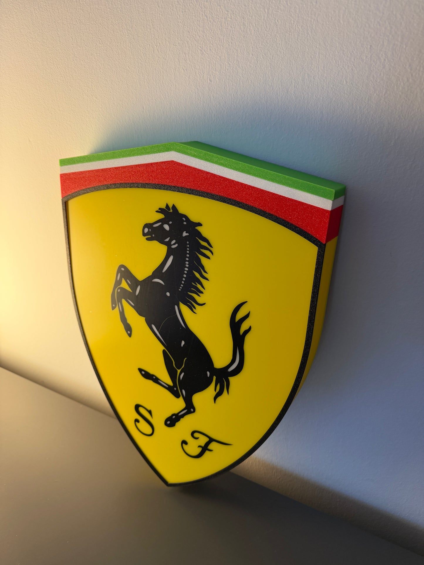 Insegna luminosa Ferrari scudetto