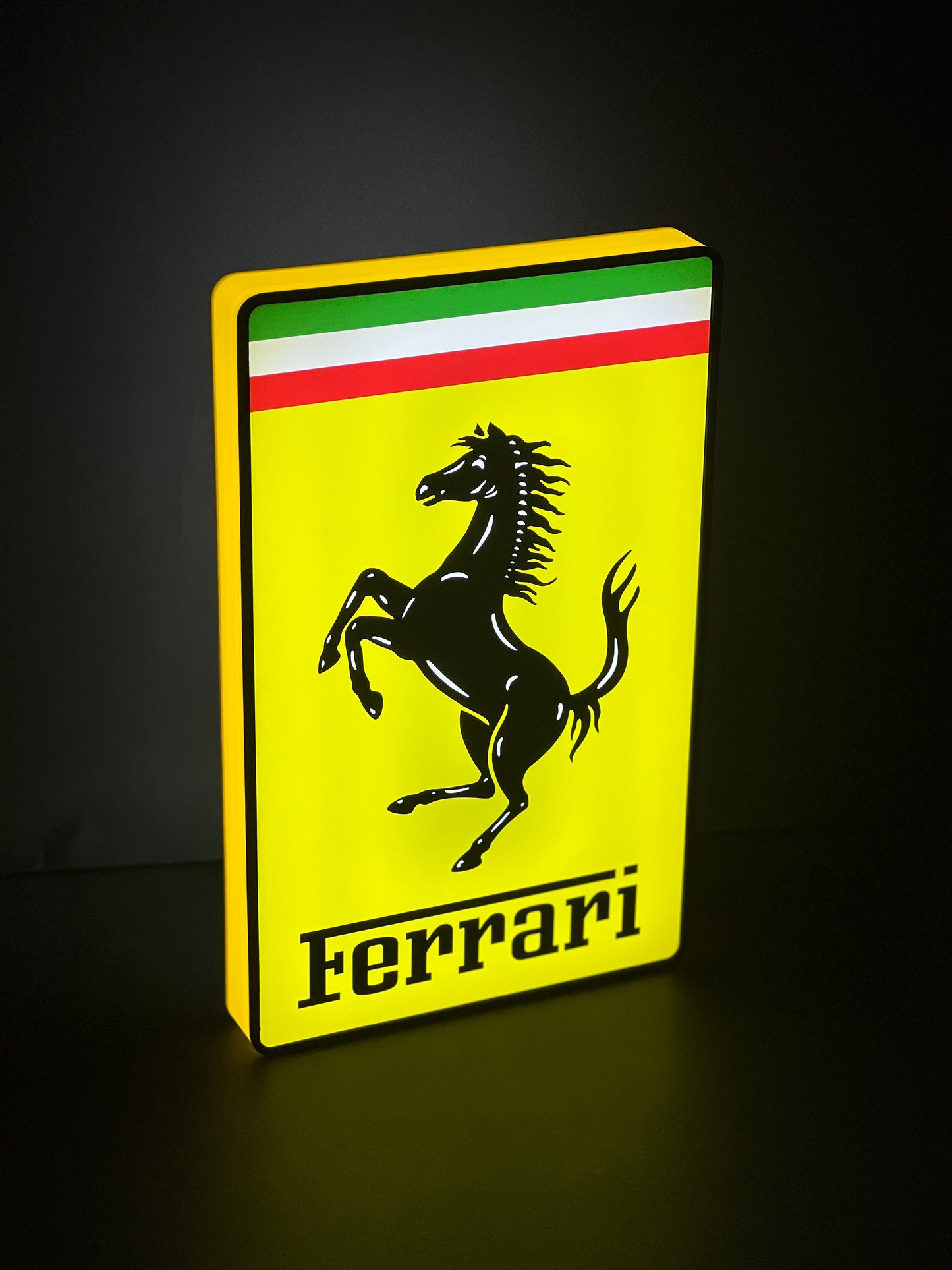 Insegna luminosa Ferrari