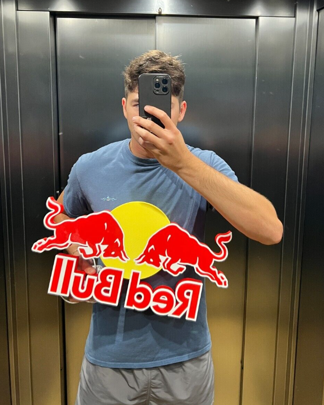 Insegna luminosa Red Bull